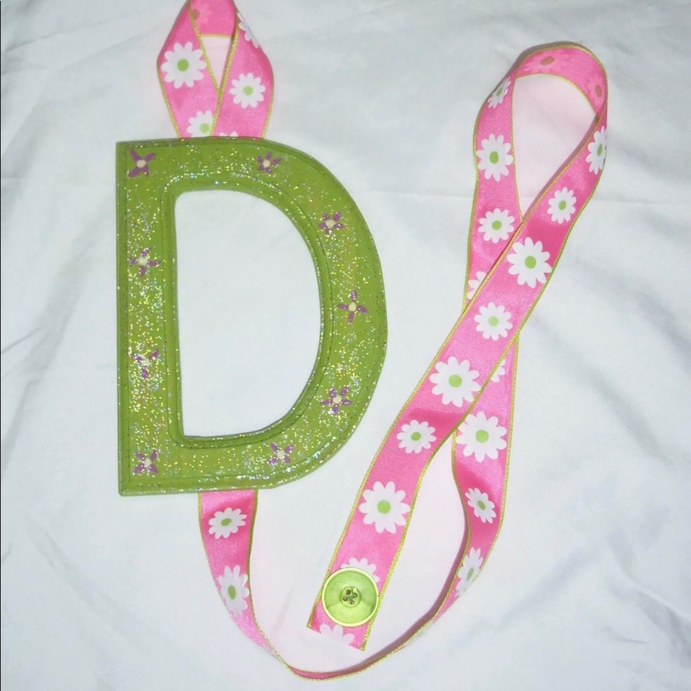 Letter D green pink barrette holder storage NEW